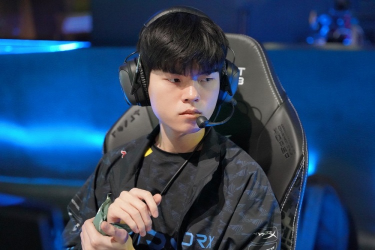 果断地加强 果断地加强