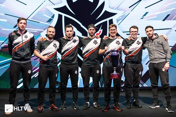 米兰在右路 米兰在右路